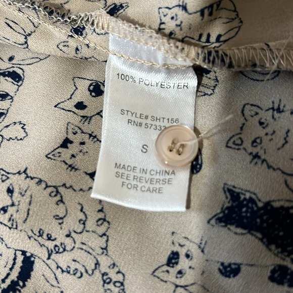 Le Lis Whimsical Cat Pattern Blouse like new - Picture 5 of 8